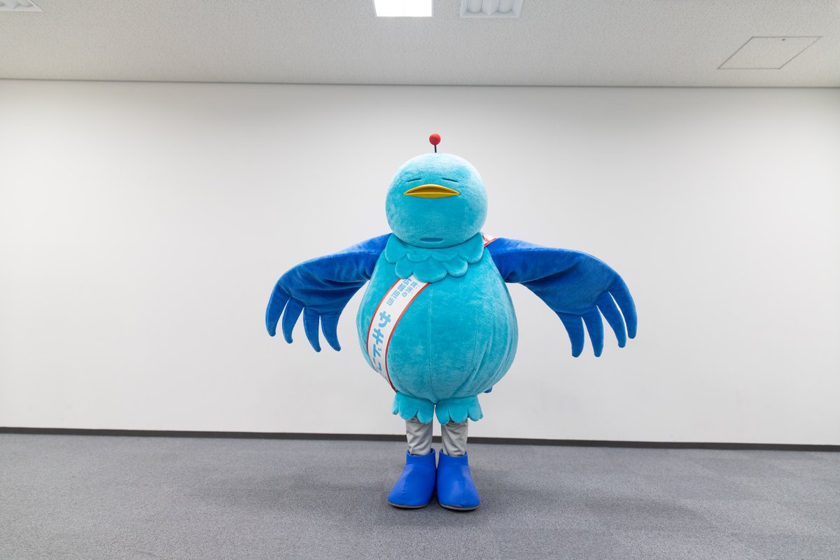 羽を大きく広げた、水色の鳥のキャラクター、サキドリちゃん